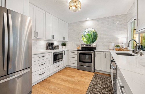 Bay Isle House | Salty Sailfish | Private Pool + Hot Tub + Siesta Key