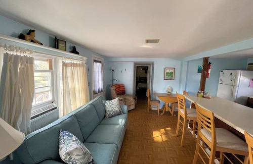 Chincoteague Cottage | Salty Sailor - 2BR , close to Memorial Park Pet friendly LINENS AND TOWELS