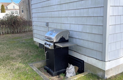 Chincoteague Cottage | Salty Sailor - 2BR , close to Memorial Park Pet friendly LINENS AND TOWELS