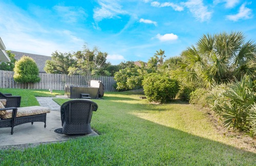 Oceanside Village House | Salty Sands Island Home - Steps From The Beach
