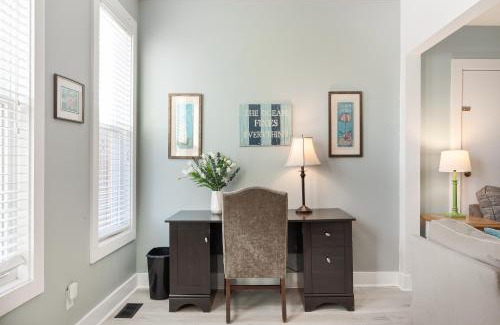Sunset Point Villa | Salty Shack Unit B - Salty Shack - Dog Friendly Home - Across from the Beach - Central Location!