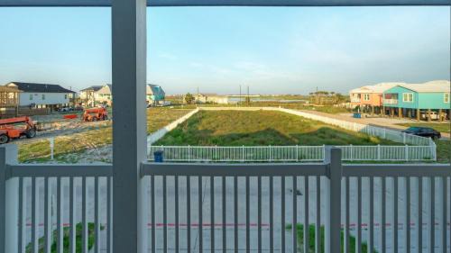 Cinnamon Shore House | Salty Texan by AvantStay Central Location Views