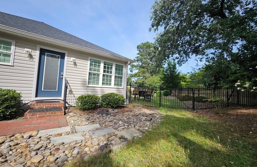 Southern Pines Apartment | Sam's Place. UPDATED LISTING! Relax in the hot tub after a day of golf!
