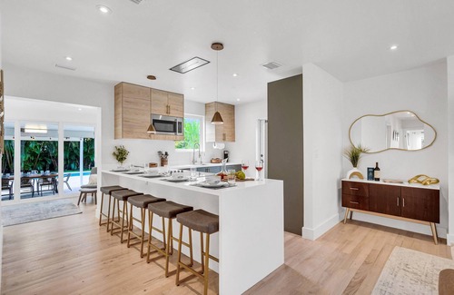 Miami Shores House | Samadhi: Outdoor Paradise, Work-Friendly, & Near Beach!