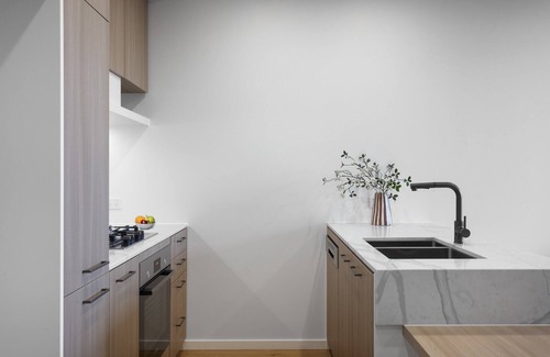 Heidelberg Heights Apartment | Samma | Modern Cozy 1BR King bed w/Gym