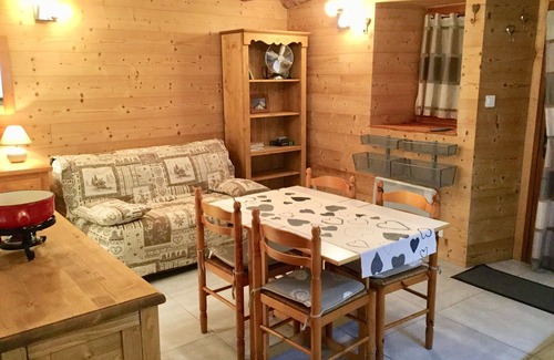 Samoens Apartment | SAMOENS-Bel Apartment-4 persons ds a traditional Savoyard chalet-Expo SOUTH