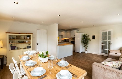 Rock Cottage | SAMPHIRE, pet friendly, with open fire in Rock