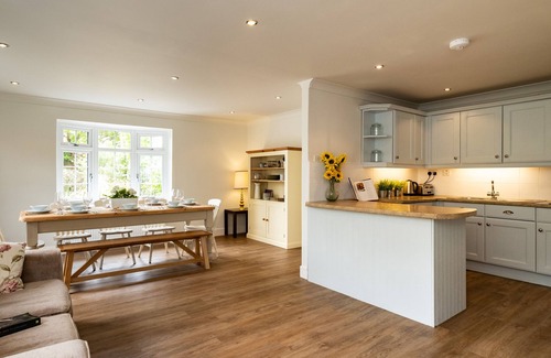 Rock Cottage | SAMPHIRE, pet friendly, with open fire in Rock
