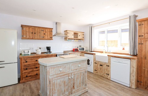 Anderby Creek House | SAMPHIRE, pet friendly, country holiday cottage in Anderby Creek