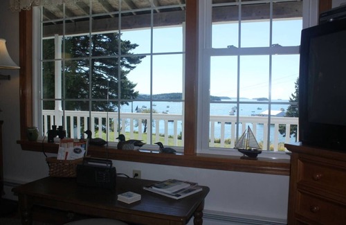 Stonington Cottage | Sams Cottage - Ocean View Cottage near the Village