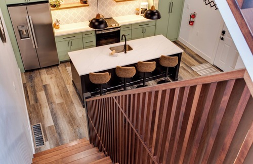 Loudonville Apartment | Sams Townhouse by central park-5 min to mohican