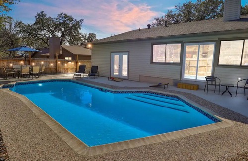 San Antonio House | San Antonio Escape. Close to Lackland, SeaWorld, Fiesta Texas, and Riverwalk
