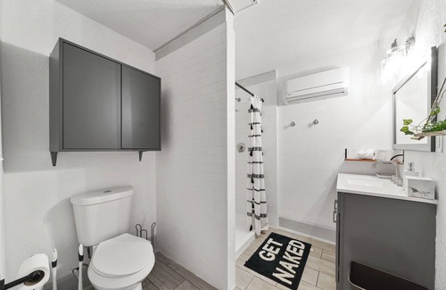 Alta Vista Apartment | San Antonio Furnished Getaway l 30+ Night Stay