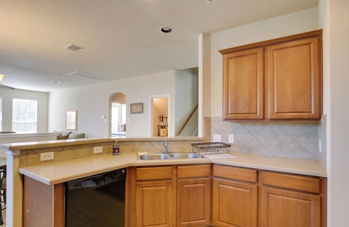 Wetmore House | San Antonio Getaway w/Deck, Fenced-In Yard!