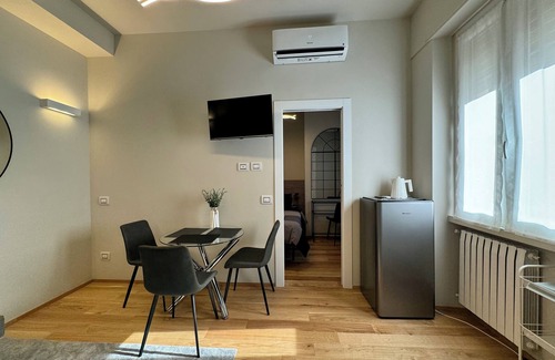 Porta Venezia Apartment | San Babila Modern Apartment With AC and WiFi