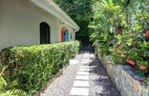 Fish Bay Villa | San Costanzo 2 br/ba Delightful breezes, Caribbean views, hot tub and generator!