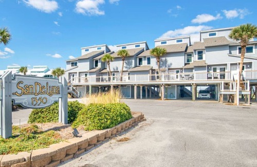Pensacola Beach House | San De Luna #15 – Foot steps from the Gulf and Sound on Pensacola Beach