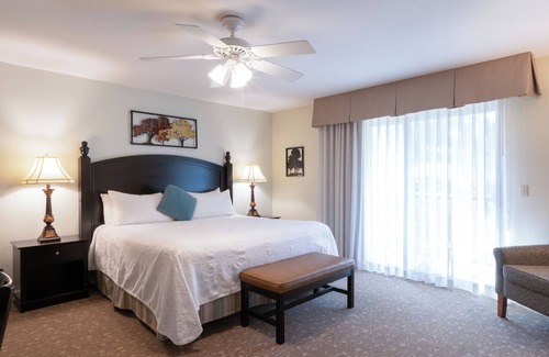 San Diego Country Estates Hotel | San Diego Country Retreat | Full Kitchen | Free Parking