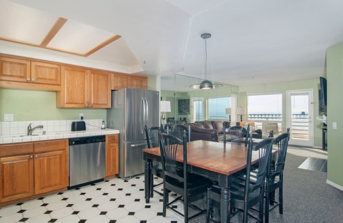 Imperial Beach Condo | San Diego County Oceanfront 3 bedroom-heated pool/jacuzzi. Complex on the sand