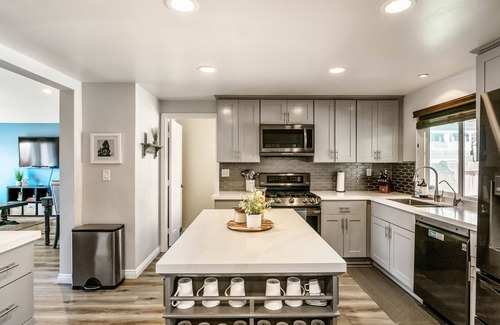 Rancho Penasquitos House | San Diego Family Getaway | Spa, Pool, and Patio