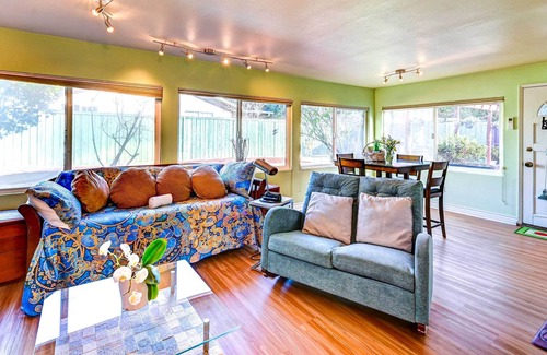 Allied Gardens Apartment | San Diego Garden Suite with Fenced Yard