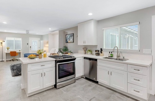 Grant Hill House | San Diego Studio Near Top Spots w/Pool, Hot Tub & Luxe Amenities | Estancia