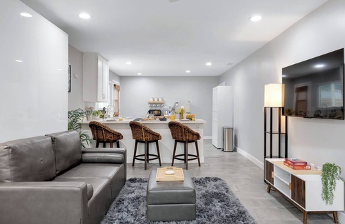 Grant Hill House | San Diego Studio Near Top Spots w/Pool, Hot Tub & Luxe Amenities | Estancia