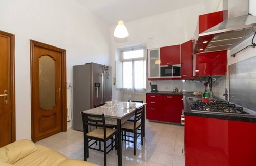 San Donato Apartment | San Donato & Statuto Square Appt x3 with Balcony