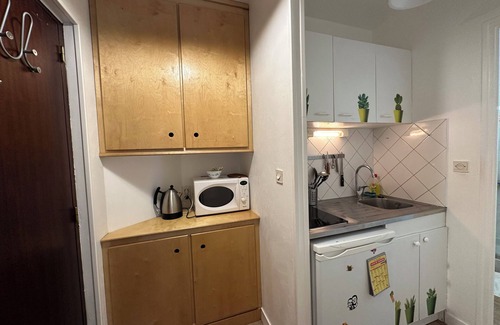 Hincmar Apartment | San Francisco, a studio with a unique charm