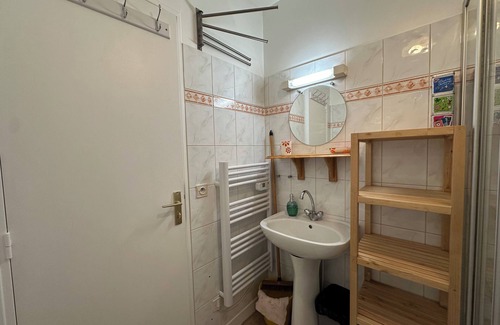 Hincmar Apartment | San Francisco, a studio with a unique charm