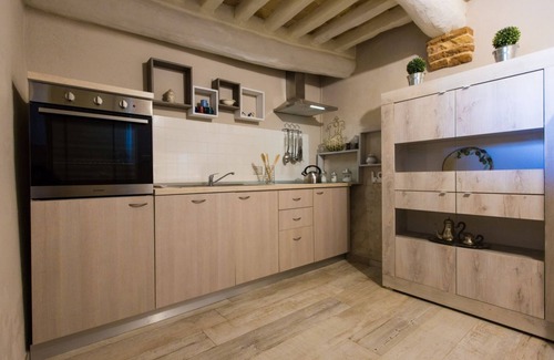San Gimignano City Centre Apartment | San Gimignano Town Garden - 10 pax