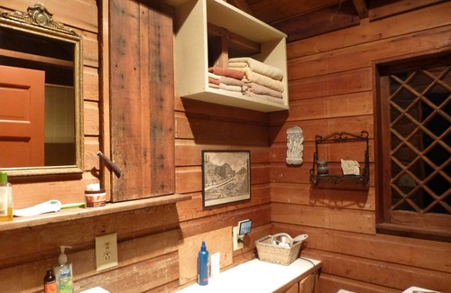 Roche Harbor Cottage | San Juan Island Cottage with View of Sunsets Over Westcott Bay