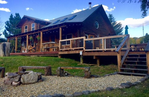San Juan River Village Cabin | SAN JUAN RIVERFRONT LOG CABIN WITH NAT'L FOREST MTN VIEWS! *MAC'S HIDEAWAY*