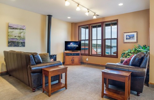 Friday Harbor Condo | San Juan Suites - Northwest Passages! Downtown!