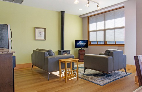 Friday Harbor Condo | San Juan Suites -Valley Farm! Pet Friendly!