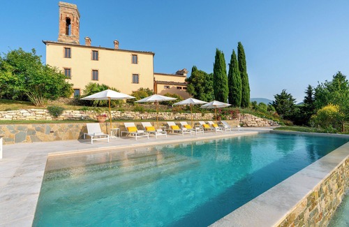 Radicondoli Villa | San Lorenzo a Montalbano: A Timeless Tuscan Retreat