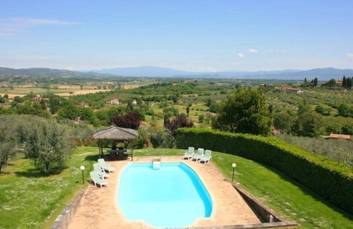 Monte San Savino Villa | San Lorenzo is a comfortable villa with a good balance between modern comforts and the authentic sty