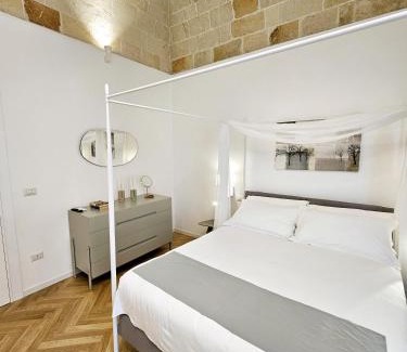 Brindisi Histotic Center Apartment | "San Lorenzo Luxury Apartment" - Jacuzzi & Historic Center