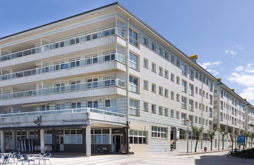 Zarautz Apartment | San Luis 2 Apartment with garage, and beach views by Egona