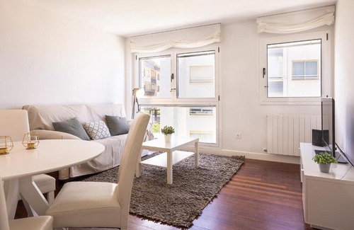 Zarautz Apartment | SAN LUIS 2 Vivienda, playa y garaje by Egona