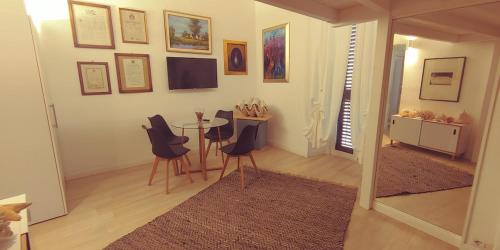 Old Town Apartment | San Pietro Classy Old Town Apartment