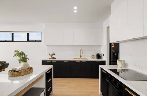 San Remo House | San Remo Luxe 1, large modern home with 180-degree bay views, outdoor spa.