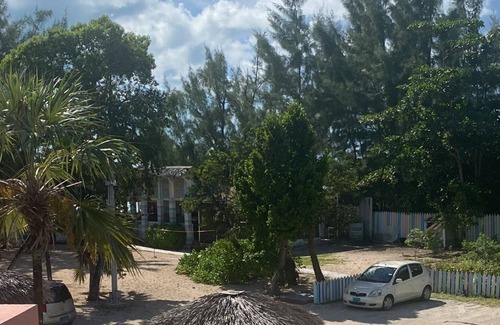 Coral Harbour Apartment | San Salvador Villa,10 mins from the Airport, On the Beach
