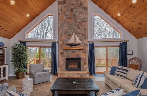 Blakeslee House | San-Stress | Lake Access, Big Yard, Community Pool