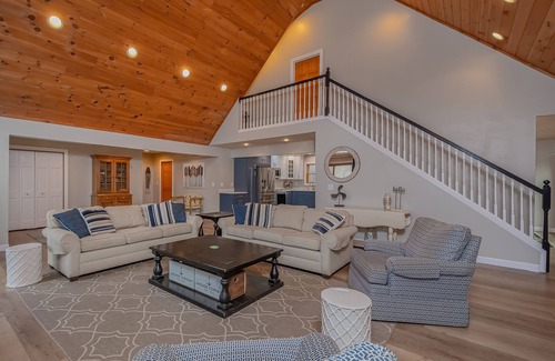 Blakeslee House | San-Stress | Lake Access, Big Yard, Community Pool