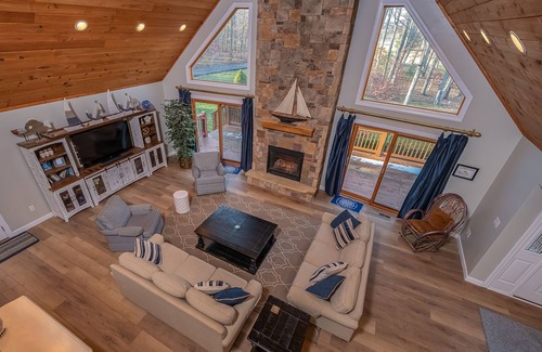 Blakeslee House | San-Stress | Lake Access, Big Yard, Community Pool