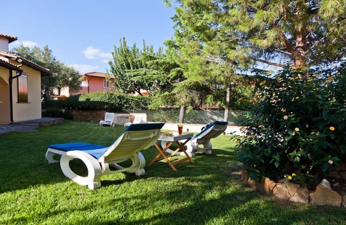 San Teodoro City Centre Apartment | San Teodoro: 4/6-paikkainen Huvila Lähellä La Cintan Rantaa