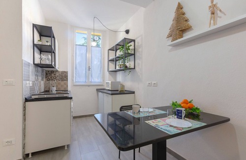 Historic Center Apartment | San Vitale University Center Apartment