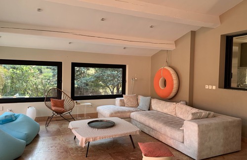 Sanary-sur-Mer Villa | Sanary Portissol 8/10 persons 5 bedrooms Heated swimming pool Beach and port on foot