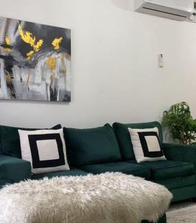 Lusaka Apartment | Sanctuary Aparthotel-AC-Garden- Solar-Wi-Fi -Firepit-Park-Carport